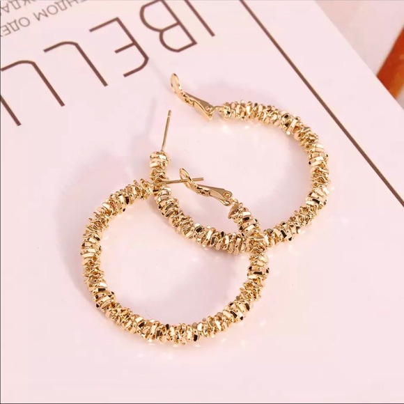 🌟Shiny Gold Plated Hoop Earrings - Picture 2 of 4